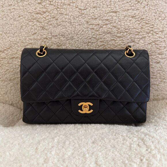 Authentic CHANEL Classic Flap Bag Medium Black Quilted Calfskin Leather 24k Gold - Picture 2 of 8
